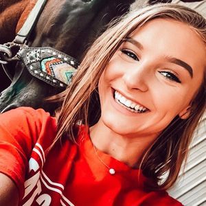 Meet your Posher, Caitlyn